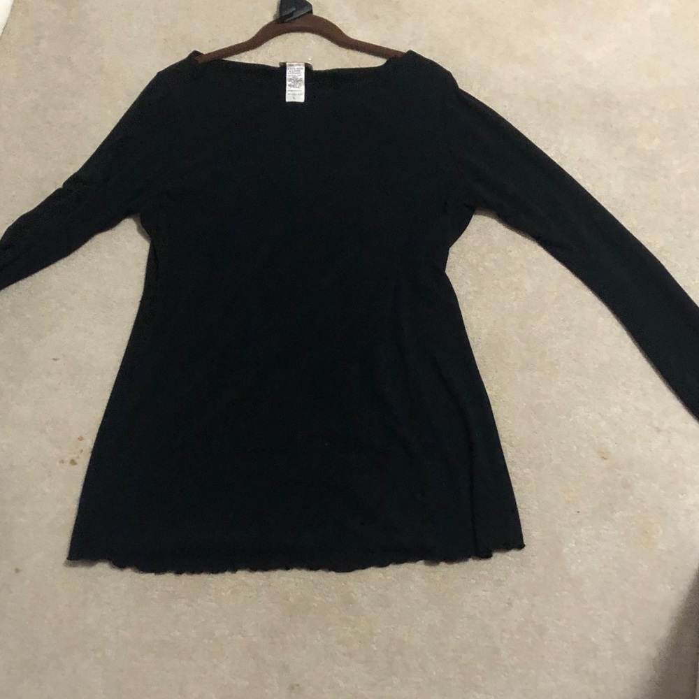 Monroe & Main Black Long-Sleeve Scoop Neck Top